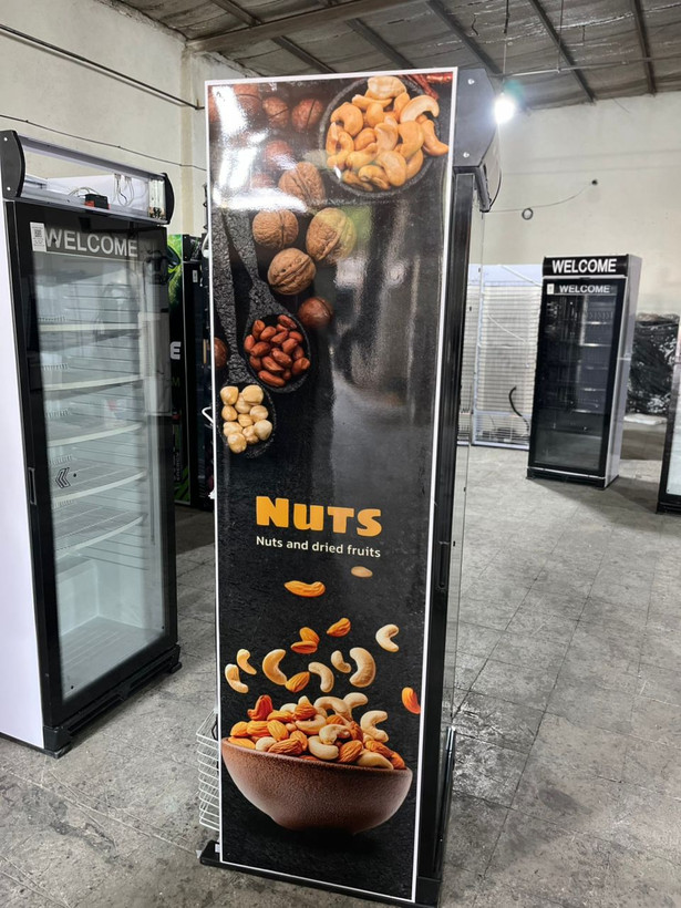 یخچال ویترینی ایستاده عرض 70طرح آجیل و خشکبار nuts