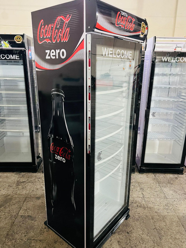 یخچال ویترینی ایستاده عرض 70 سانت تک درب طرح نوشابه کوکاکولا زیرو COCA ZERO
