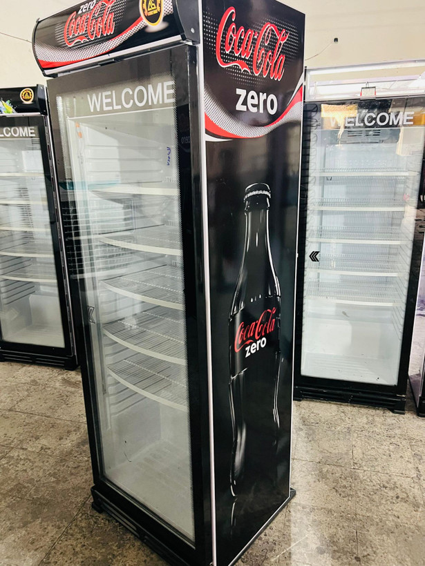 یخچال ویترینی ایستاده عرض 70 سانت تک درب طرح نوشابه کوکاکولا زیرو COCA ZERO